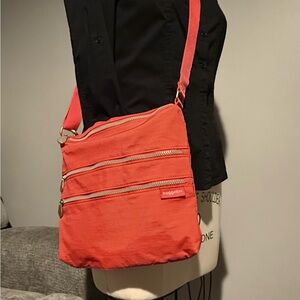 Baggallini Vibrant Coral Crossbody Bag Multi Zip.